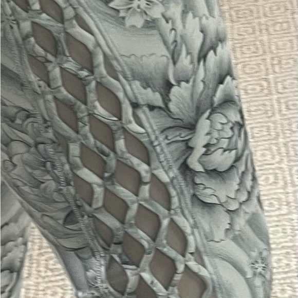 Lululemon cropped leggings - Picture 2 of 2